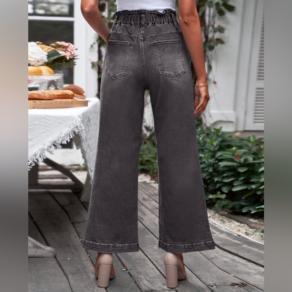 Stylish Black Wide-Leg Jeans - Picture 2 of 5